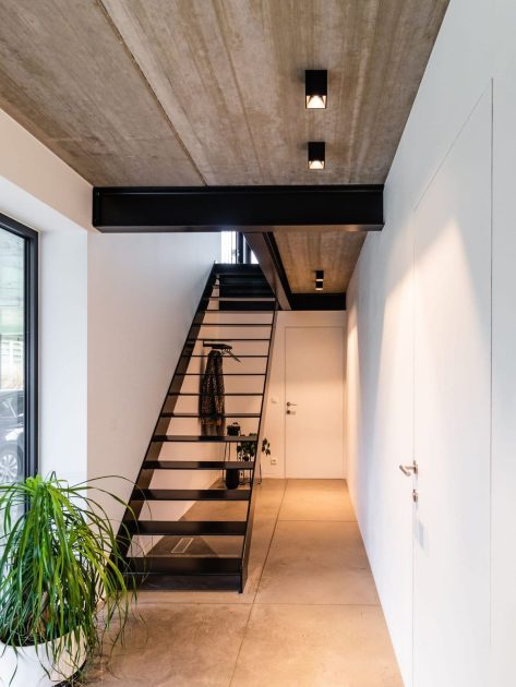 9989e061-b1e9-45d6-8959-916483709359